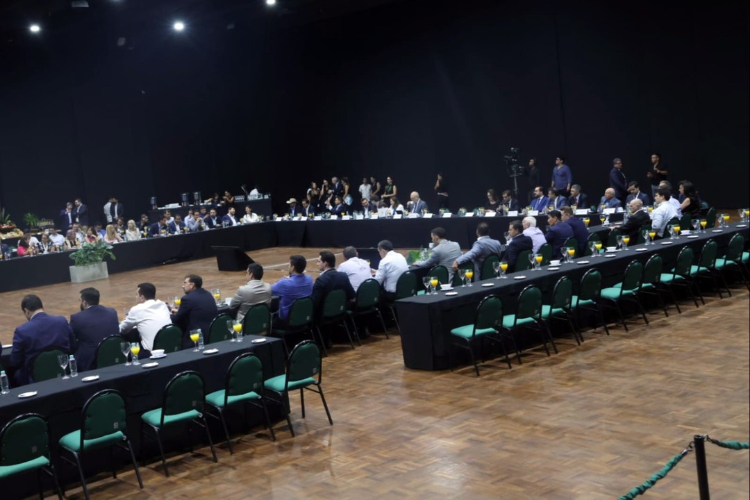 Presidente de CAF cierra visita a Bolivia con llamado a una alianza histórica para “levantar el país”- Presidente de CAF cierra visita a Bolivia con llamado a una alianza histórica para “levantar el país”