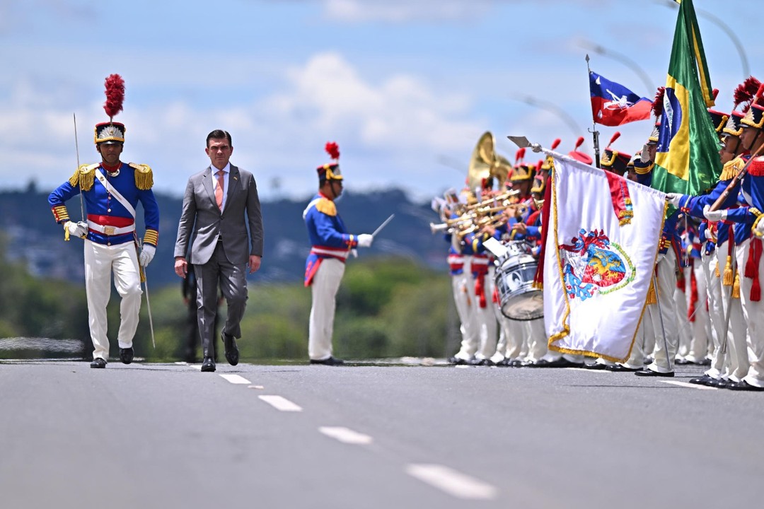 Bolivia busca atraer inversión brasileña en gas y energía en cita entre Paz y Lula