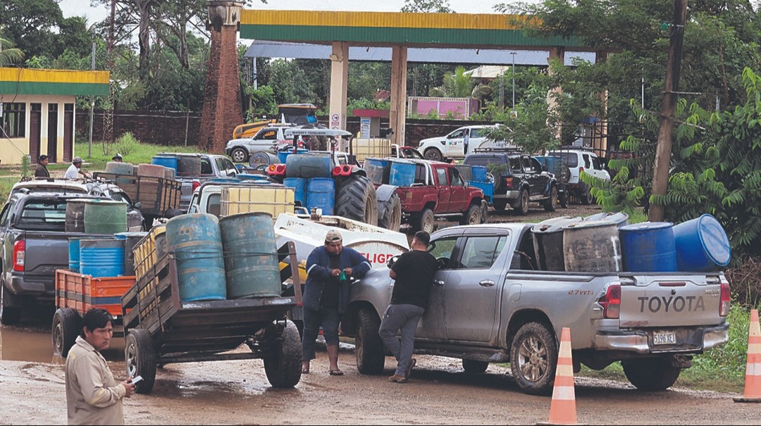 Las lluvias, plagas y bajos precios acorralan a productores del agro