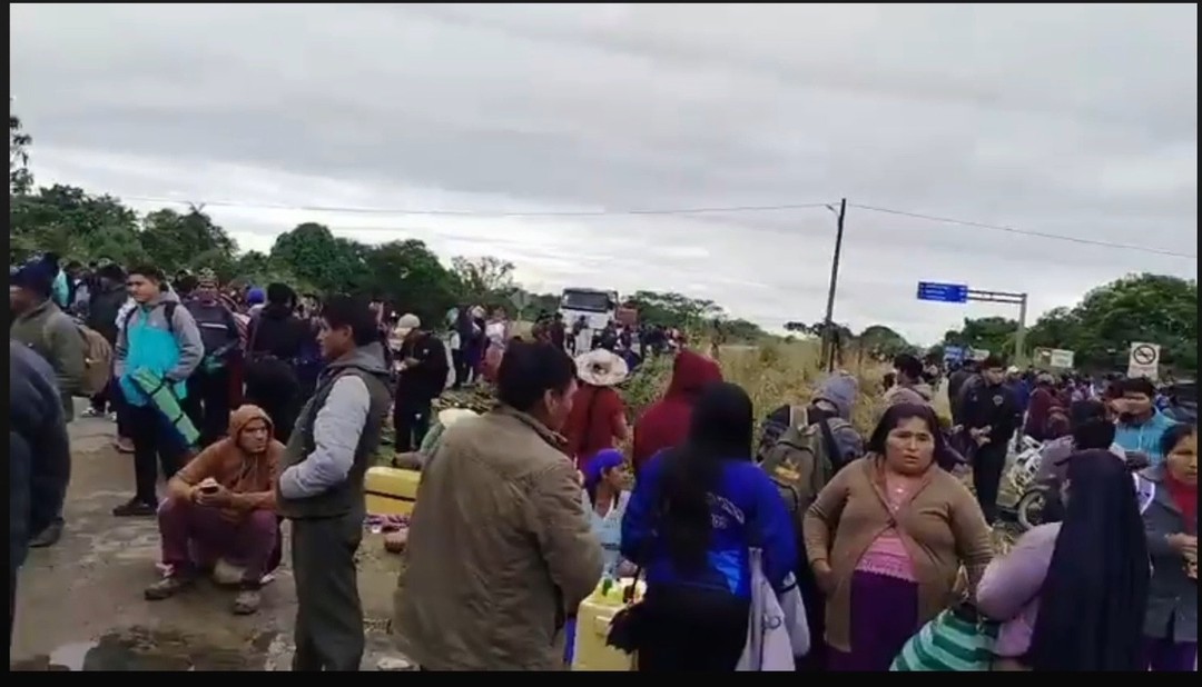 Sigue el bloqueo en San Julián y en el puente Ichilo se instaló otro corte de ruta