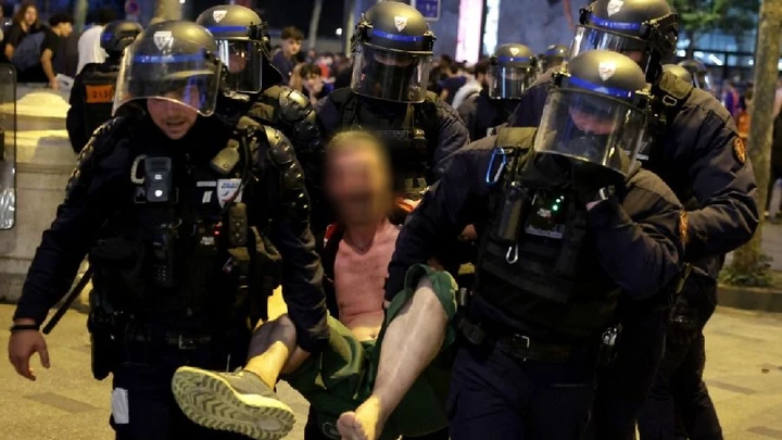 Más de 400 detenidos y siete policías heridos durante las celebraciones del  PSG en Francia