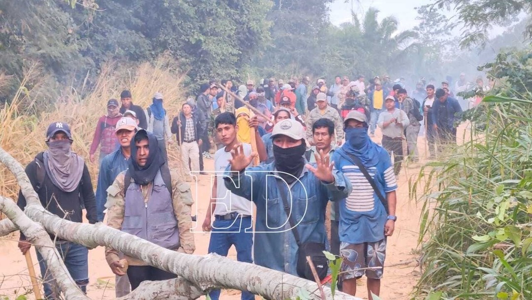 Recuperan campo petrolero tomado en Santa Rosa y arrestan a diez personas