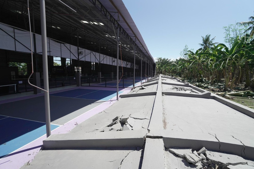 Una veintena de fallecidos y un centenar de heridos tras el terremoto de 7,8 en Filipinas