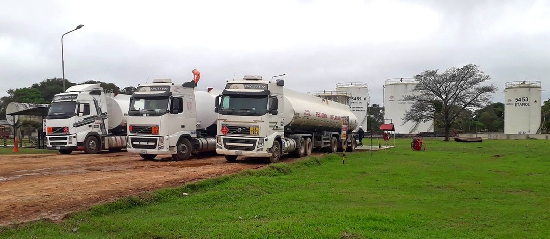 YPFB despacha 800 mil litros de Gasolina Especial a La Paz y El Alto pese a los bloqueos