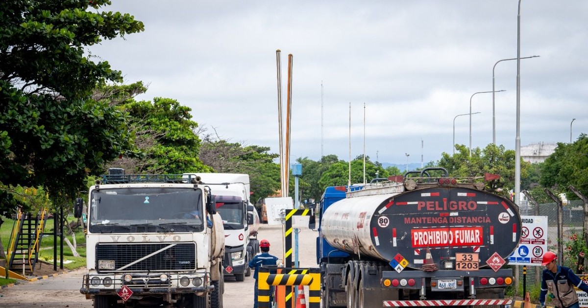 Escasez de combustible en Santa Cruz: YPFB y Asosur discrepan