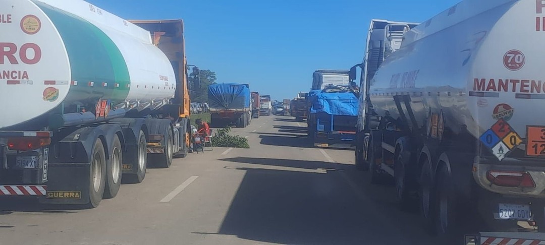 Productores de Yapacaní exigen intervención al bloqueo en ingreso a Puerto Grethel - Productores de Yapacaní exigen intervención al bloqueo en ingreso a Puerto Grethel