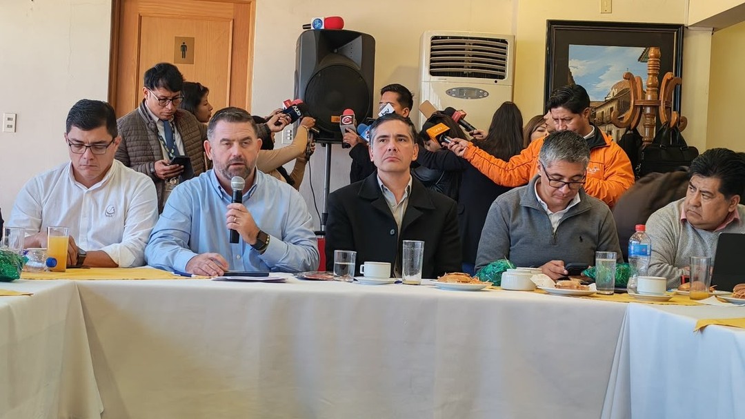Gobierno y productores acuerdan una agenda para reactivar la economía