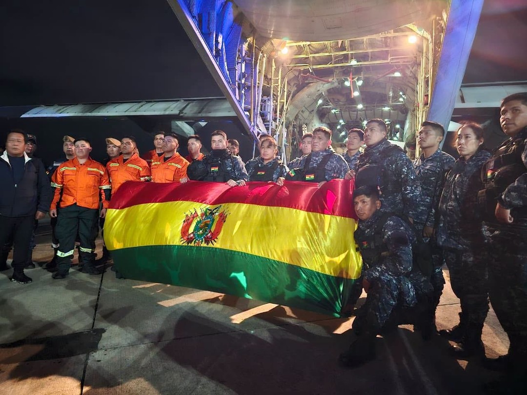 "Salvaron más de 100 vidas": una joven venezolana llora y agradece a los rescatistas bolivianos- "Salvaron más de 100 vidas": una joven venezolana llora y agradece a los rescatistas bolivianos
