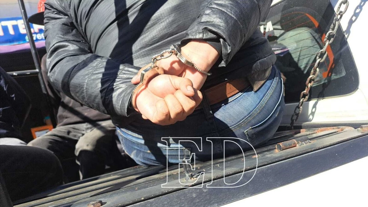 Siete aprehendidos, entre ellos un menor de edad, tras ser hallados con explosivos y machetes en la UMSS Siete aprehendidos, entre ellos un menor de edad, tras ser hallados con explosivos y machetes en la UMSS