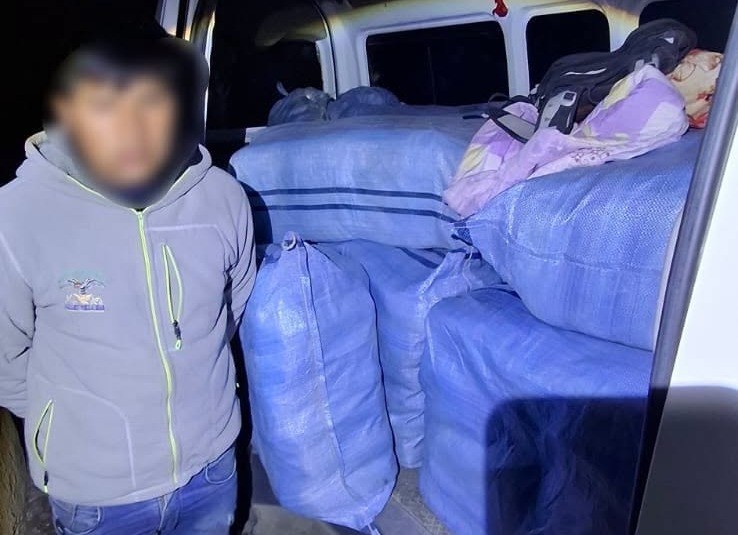 Incautan 5,5 toneladas de droga que eran transportadas en un minibús