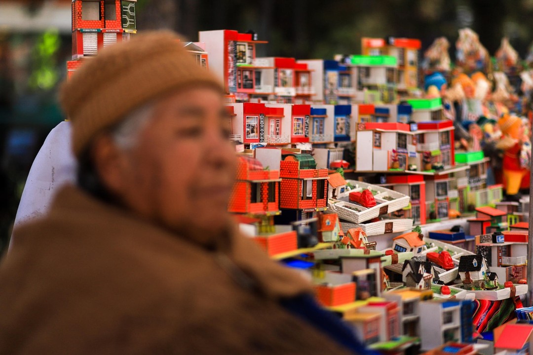 La Paz pide prosperidad tras el conflicto con una pequeña feria de los deseos en miniatura