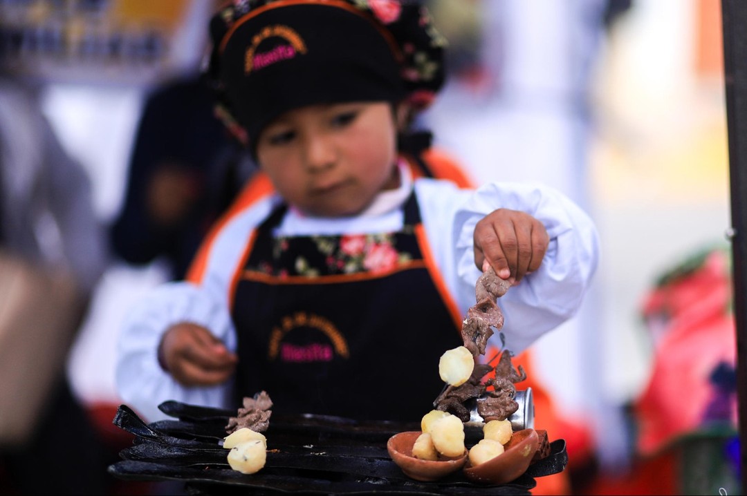 La Paz pide prosperidad tras el conflicto con una pequeña feria de los deseos en miniatura