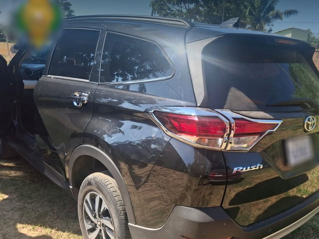 Policía recupera en Yapacaní una vagoneta reportada como robada en Perú- Policía recupera en Yapacaní una vagoneta reportada como robada en Perú