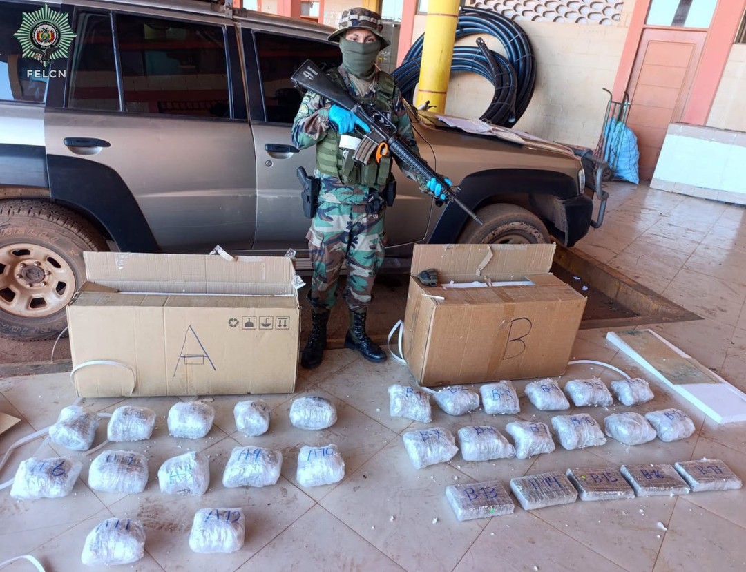 Can antidroga detecta marihuana en encomiendas depositadas en terminal de buses - Can antidroga detecta marihuana en encomiendas depositadas en terminal de buses