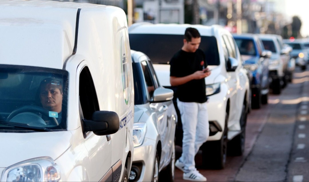 Filas por combustible no cesan: ciudadanos desesperados y productores preocupados