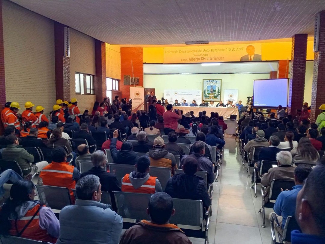 O governo avança no Corredor Bioceânico Centro-Sul, que atravessa três departamentos.