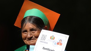 Recolectores de material reciclable reciben certificación que valida su oficio en Bolivia