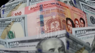 El dólar pasa de Bs 10,40 a Bs 10,50 en 24 horas
