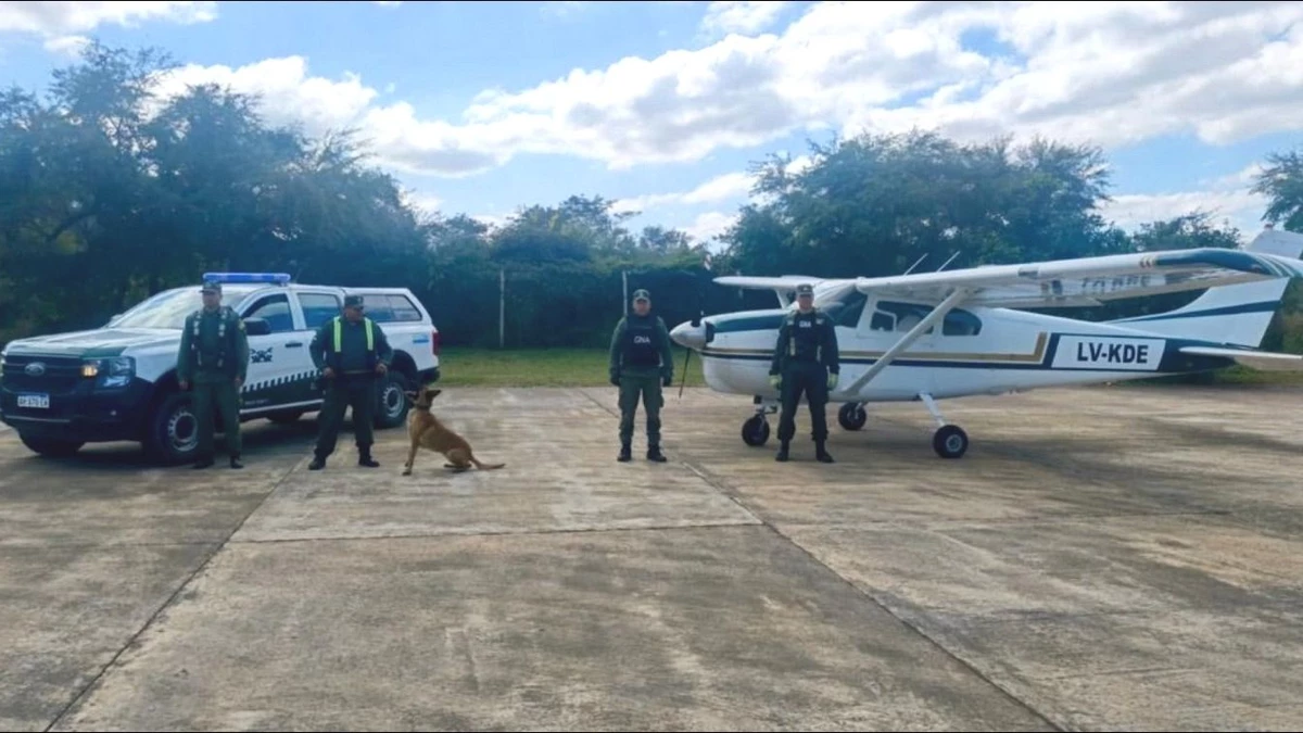 Detienen a dos bolivianos en Argentina tras detectar el vuelo irregular de una avioneta Detienen a dos bolivianos en Argentina tras detectar el vuelo irregular de una avioneta