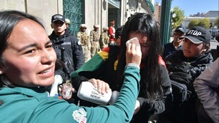 Athletes protest at Government Palace door, police disperse them with gas