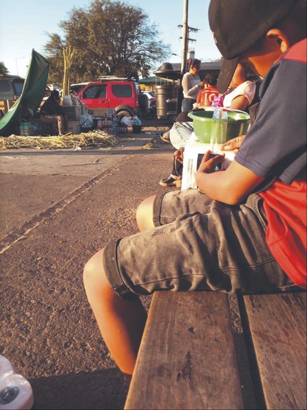 Niños sobreviven víctimas de la mendicidad y el trabajo forzado en las rotondas