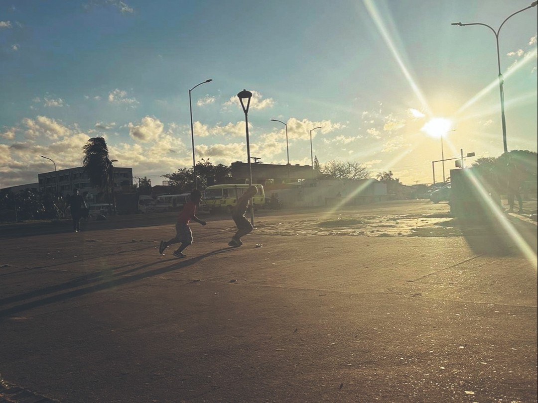 Niños sobreviven víctimas de la mendicidad y el trabajo forzado en las rotondas