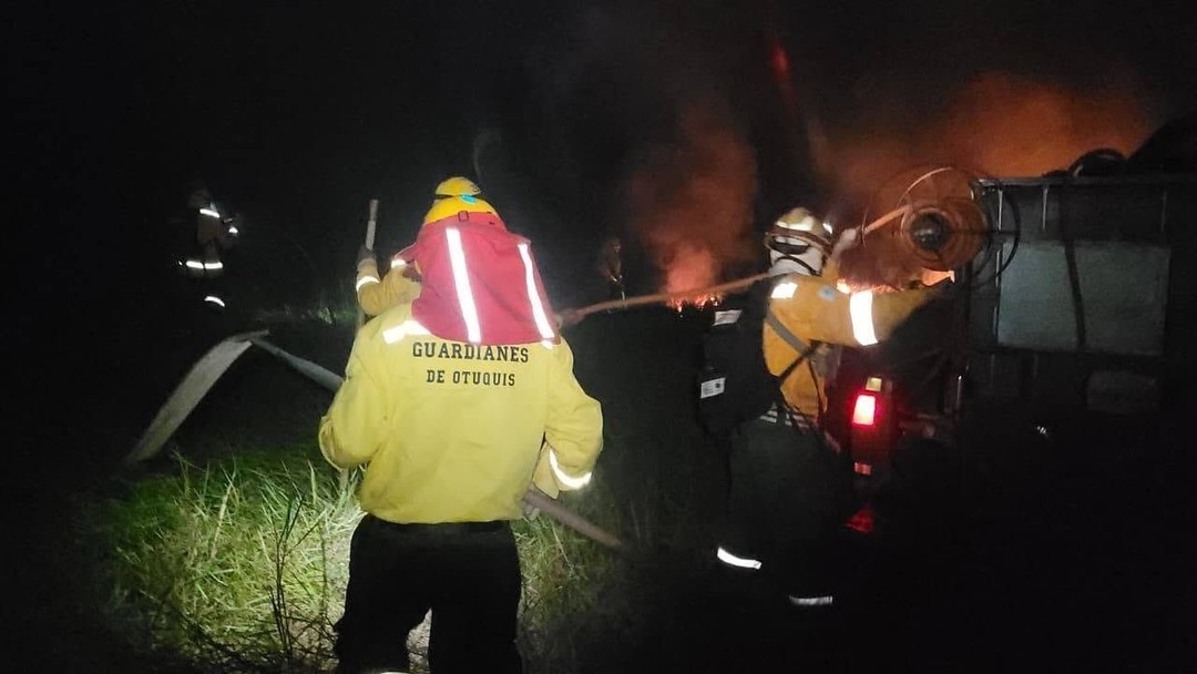 Incendio en Otuquis: 60 rescatistas combaten el fuego que cruzó desde la frontera con Brasil- Incendio en Otuquis: 60 rescatistas combaten el fuego que cruzó desde la frontera con Brasil