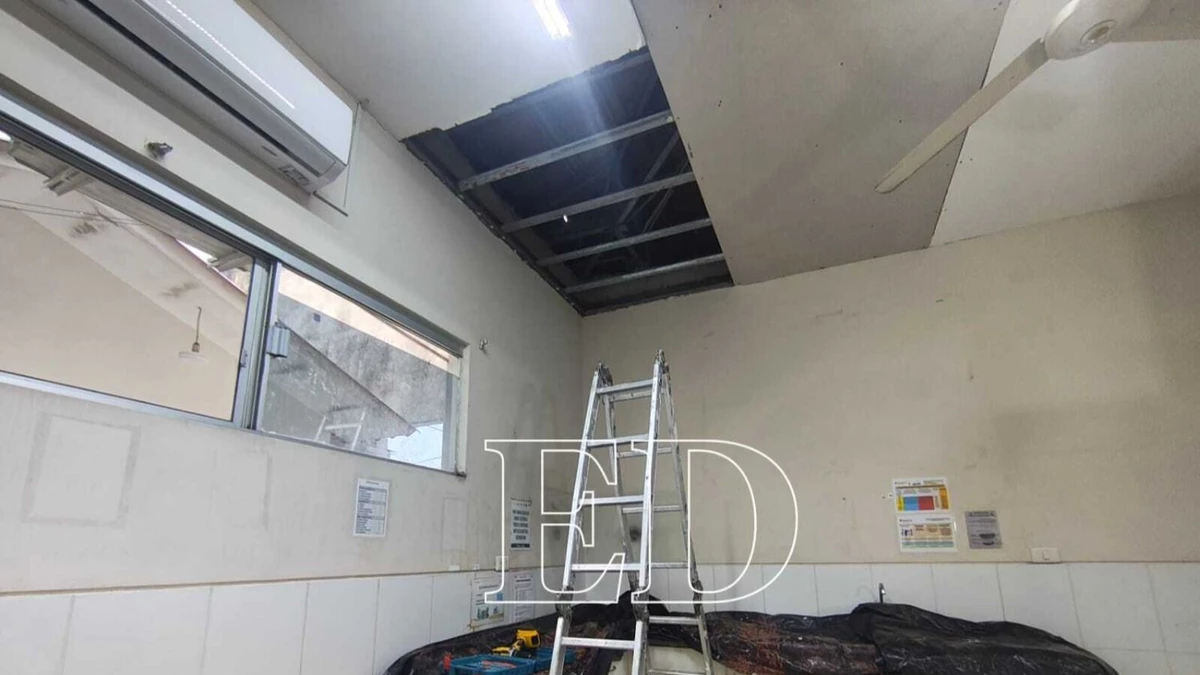 Cae el cielo falso sobre una paciente que recibía atención en un centro de salud del Plan Tres Mil Cae el cielo falso sobre una paciente que recibía atención en un centro de salud del Plan Tres Mil
