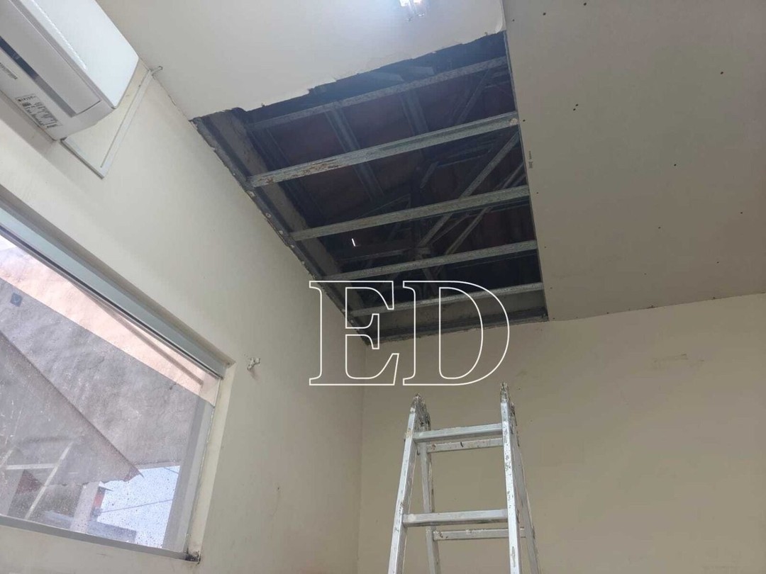 Cae el cielo falso sobre una paciente que recibía atención en un centro de salud del Plan Tres Mil- Cae el cielo falso sobre una paciente que recibía atención en un centro de salud del Plan Tres Mil