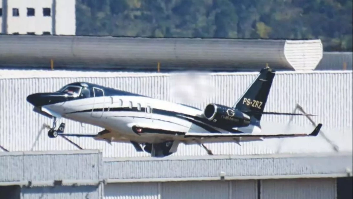 Avión en el que iban a ser trasladados los 189,5 kilos de oro pertenece a un empresario brasileño Avión en el que iban a ser trasladados los 189,5 kilos de oro pertenece a un empresario brasileño