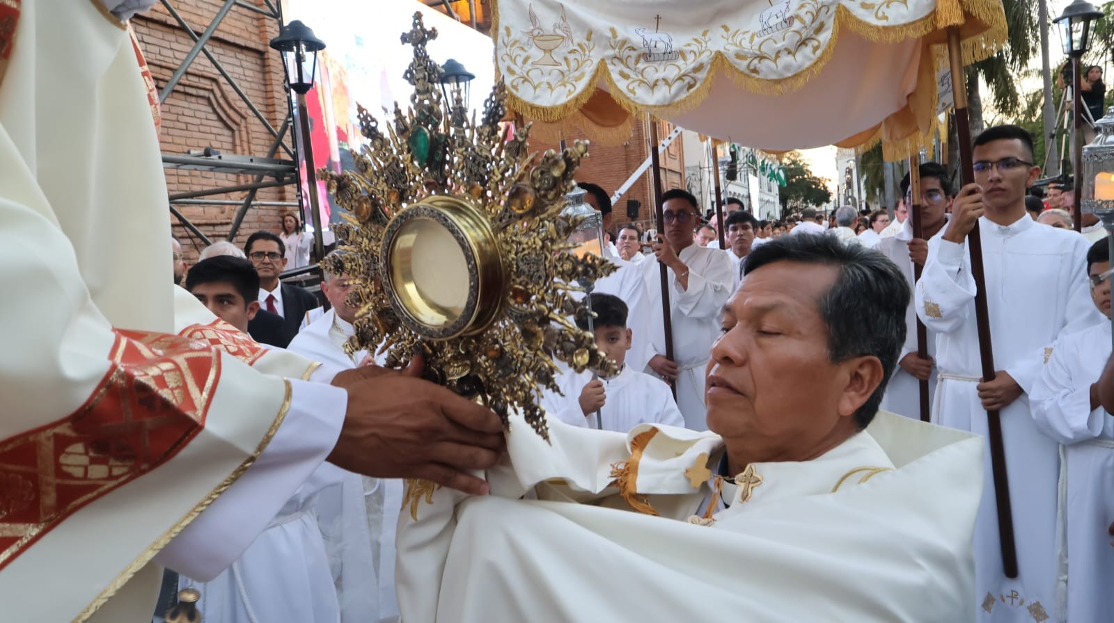 Celebración de Corpus Christi en la catedral cruceña /Fotos: Fuad Landívar