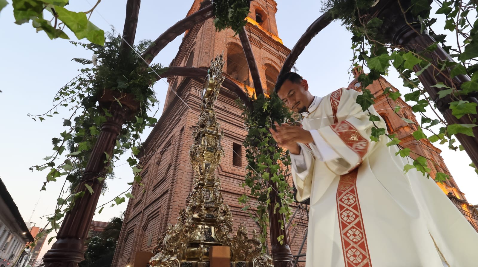 Celebración de Corpus Christi en la catedral cruceña /Fotos: Fuad Landívar