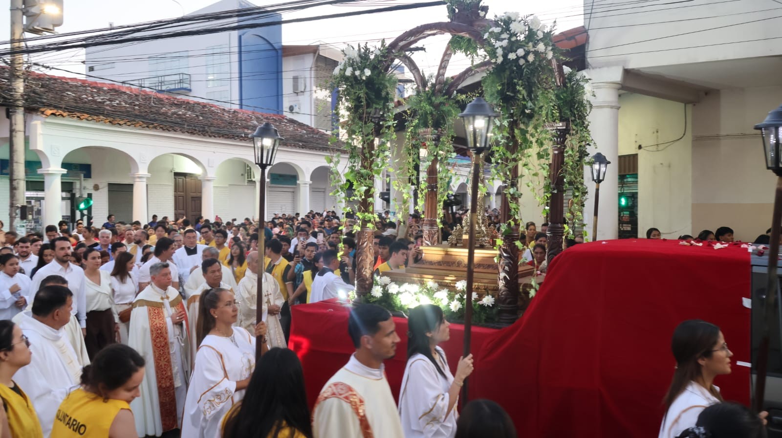 Celebración de Corpus Christi en la catedral cruceña /Fotos: Fuad Landívar