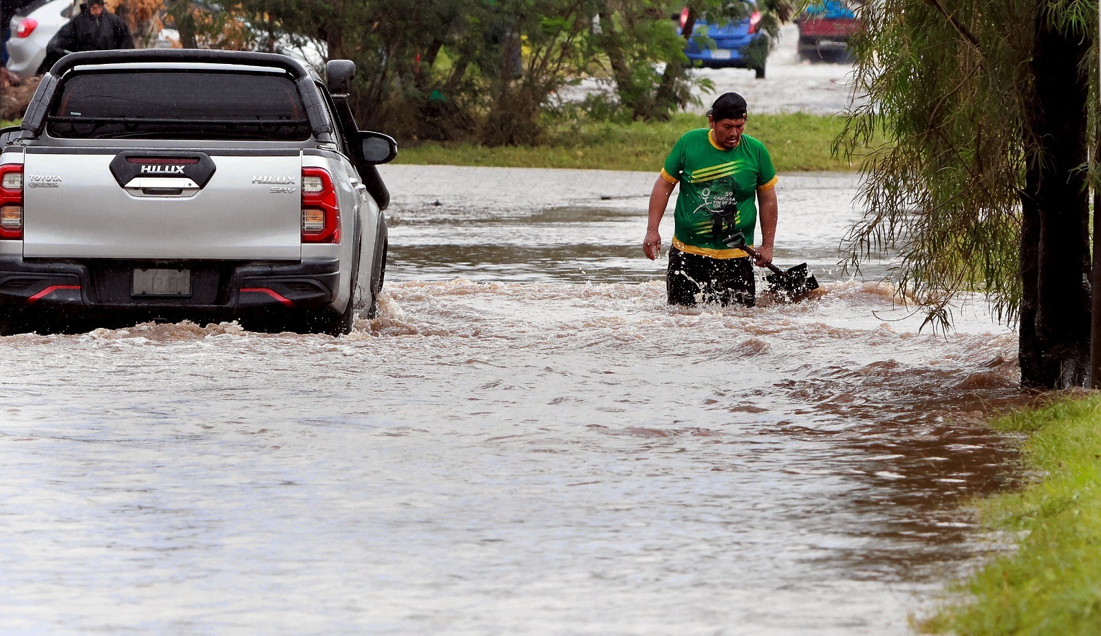 Intensa lluvia deja calles anegadas y gente con dificultades para encontrar transporte público /Fotos: Juan Carlos Torrejón y Ricardo Montero