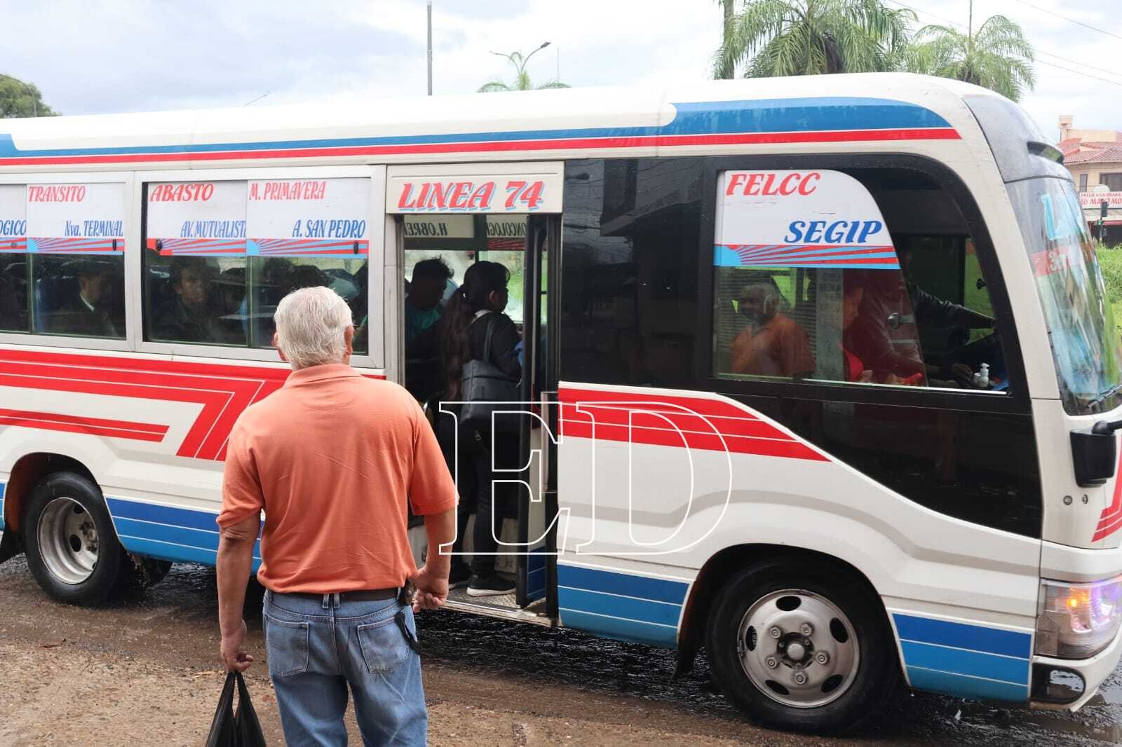 Intensa lluvia deja calles anegadas y gente con dificultades para encontrar transporte público /Fotos: Juan Carlos Torrejón y Ricardo Montero