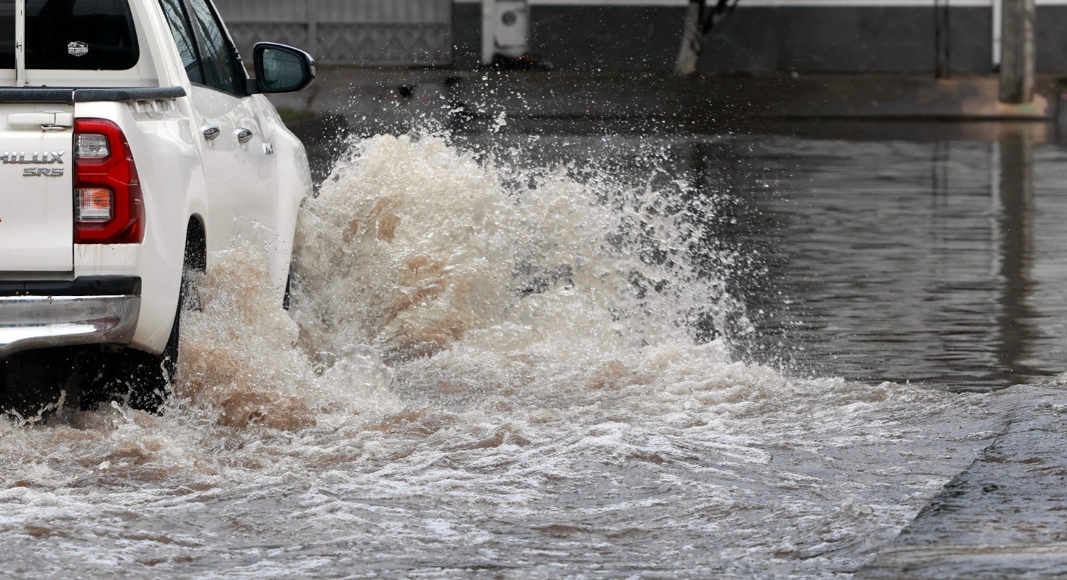 Intensa lluvia deja calles anegadas y gente con dificultades para encontrar transporte público /Fotos: Juan Carlos Torrejón y Ricardo Montero