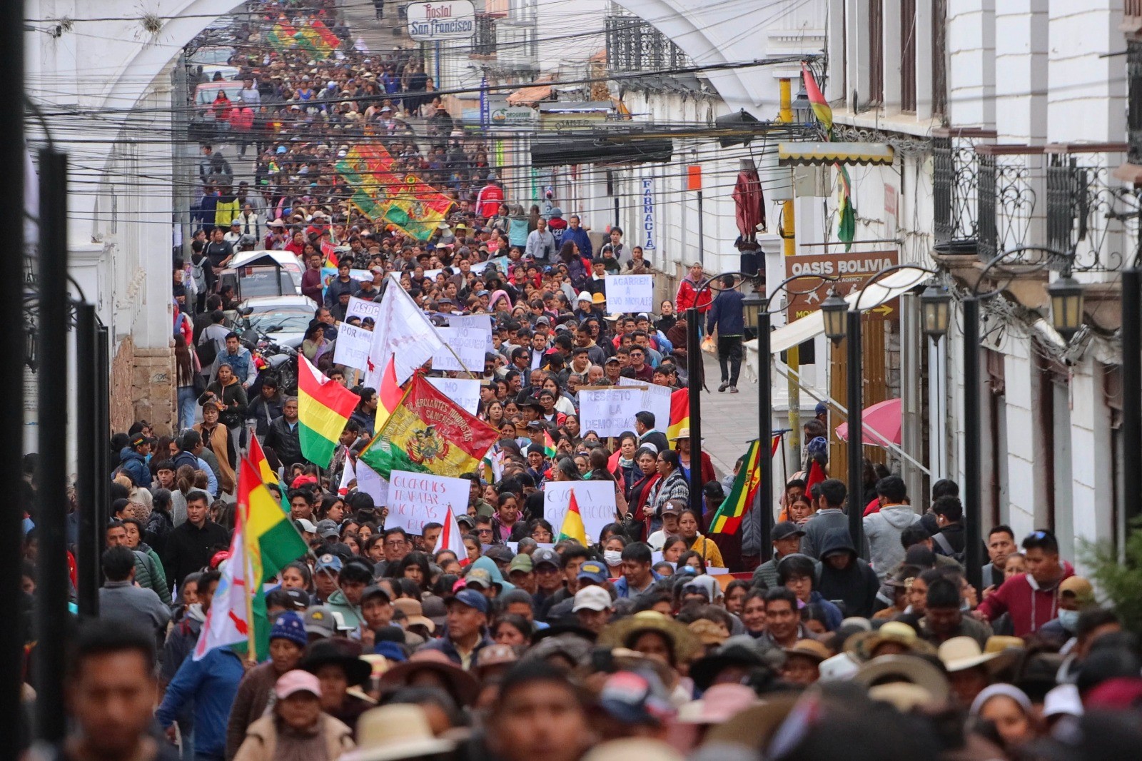 Cabildos en La Paz y Sucre exigen el desbloqueo de rutas /Fotos: APG