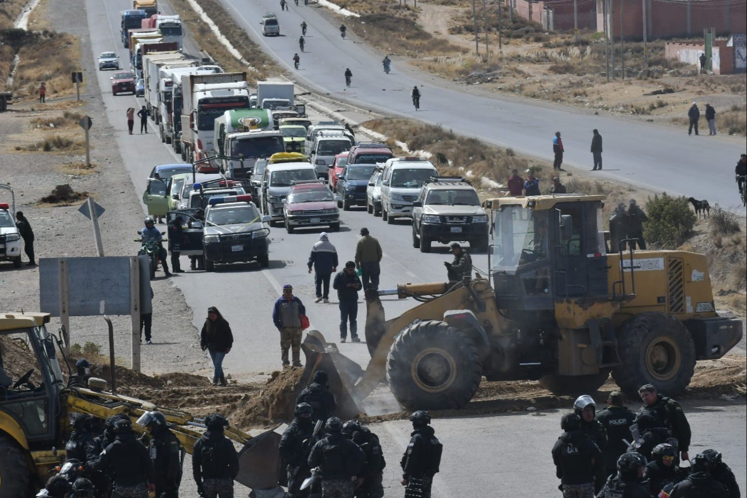 El estado de excepción llegó cuando Bolivia cerraba el día 50 de conflicto y 45 de bloqueos /FOTO APG