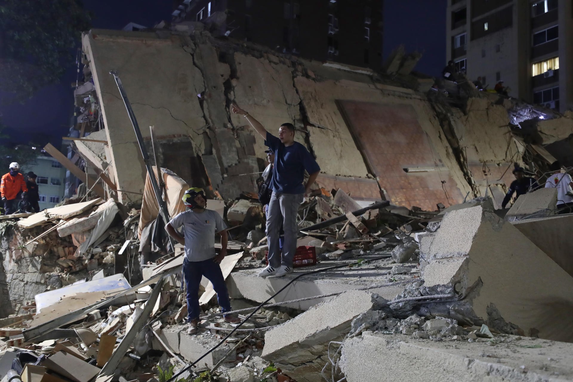 Dos fuertes sismos -uno de magnitud 7,5- sacuden Venezuela en un minuto/Fotos: EFE