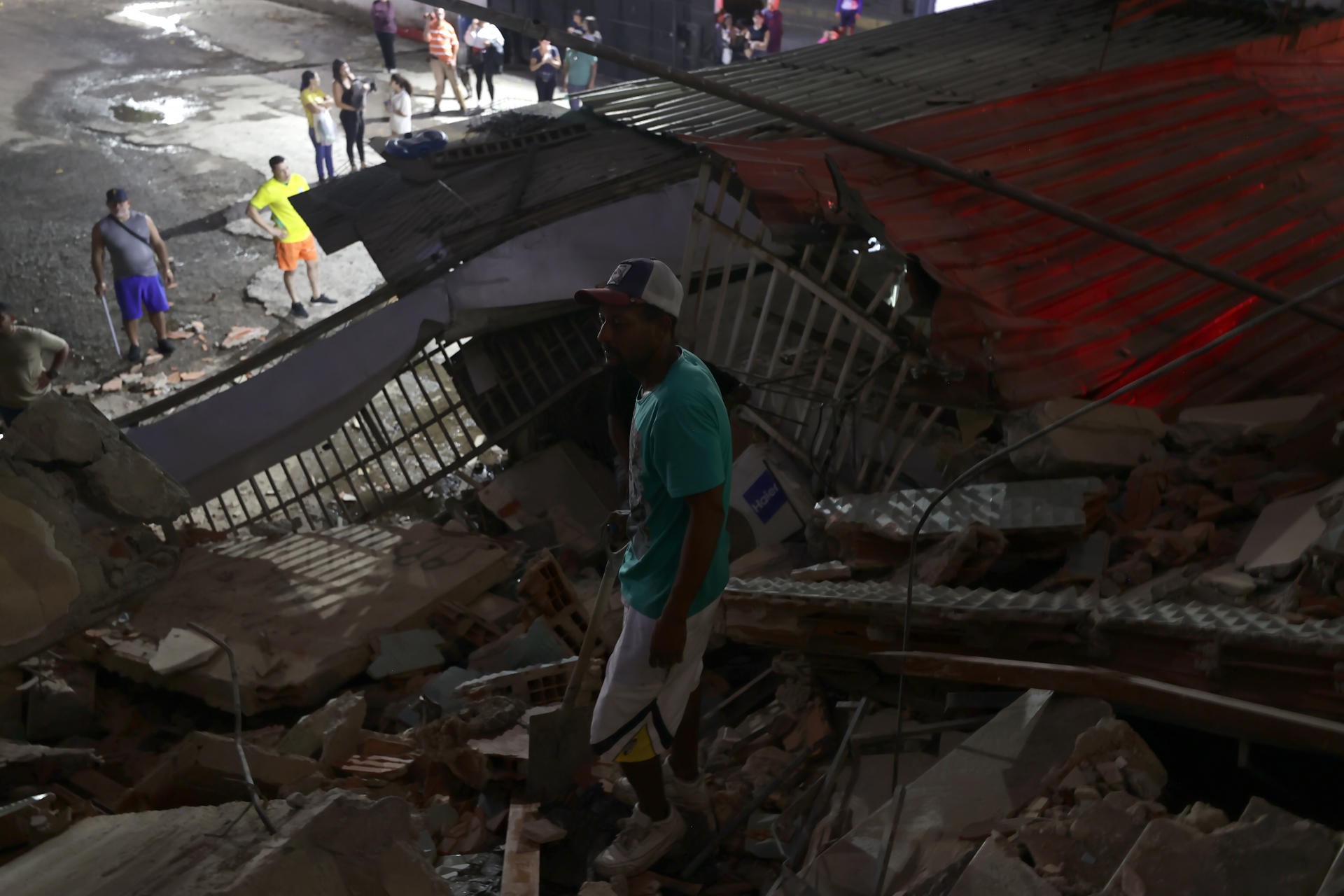 Dos fuertes sismos -uno de magnitud 7,5- sacuden Venezuela en un minuto/Fotos: EFE