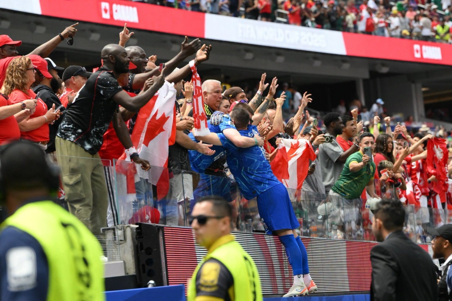 La locura por las selecciones en el Mundial de Fútbol 2026  suma y sigue /Fotos: EFE