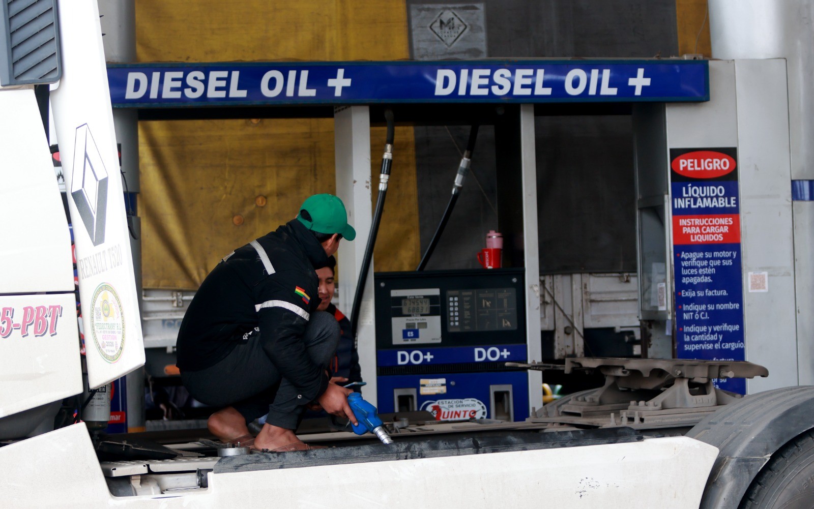 Las filas por diésel y gasolina suman y siguen /Fotos: Ricardo Montero