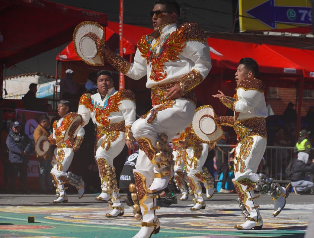 Paceños en La Paz y en Santa Cruz conmemoran  217 años de la Revolución del 16 de Julio de 1809/Fotos: APG y EL DEBER