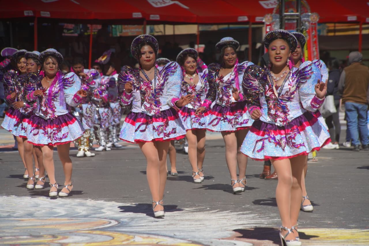Paceños en La Paz y en Santa Cruz conmemoran  217 años de la Revolución del 16 de Julio de 1809/Fotos: APG y EL DEBER