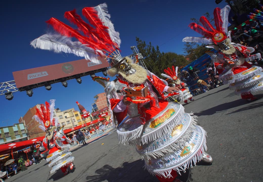 Paceños en La Paz y en Santa Cruz conmemoran  217 años de la Revolución del 16 de Julio de 1809/Fotos: APG y EL DEBER