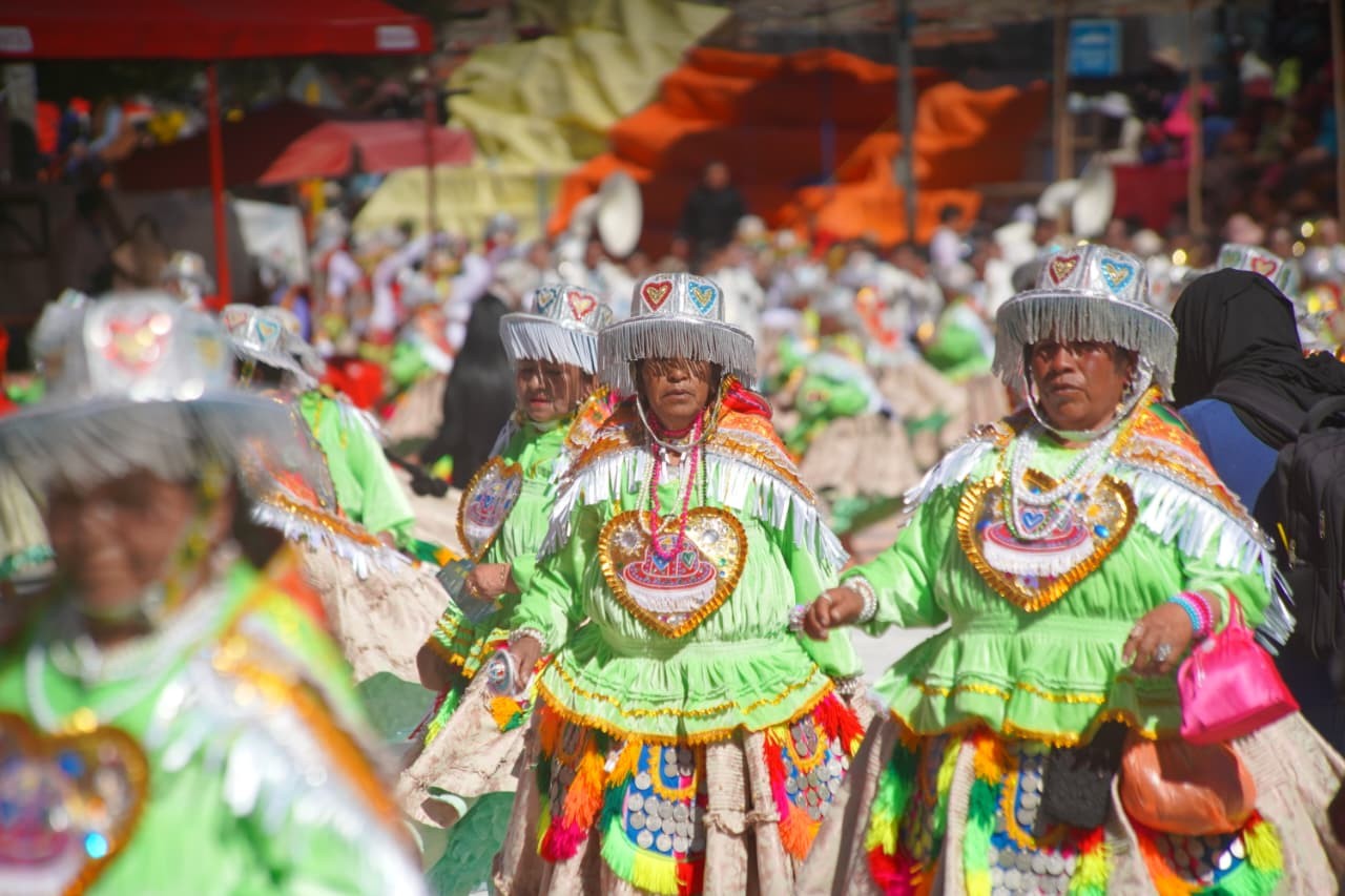 Paceños en La Paz y en Santa Cruz conmemoran  217 años de la Revolución del 16 de Julio de 1809/Fotos: APG y EL DEBER