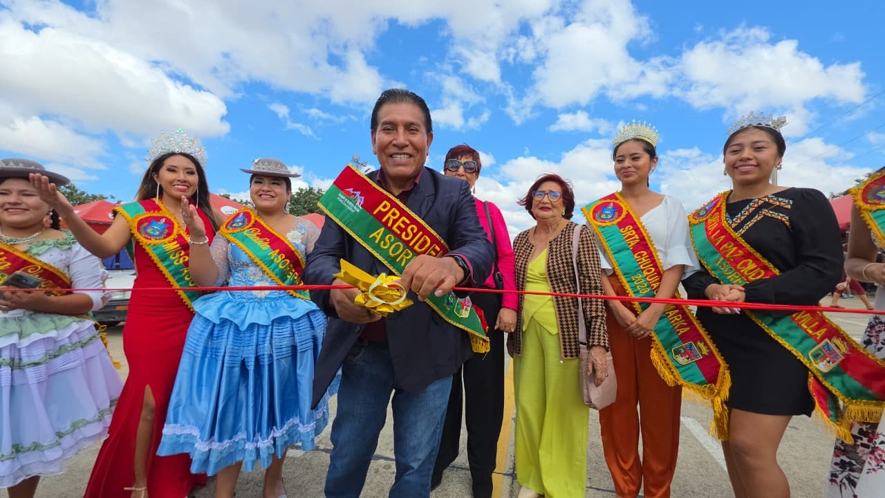 Paceños en La Paz y en Santa Cruz conmemoran  217 años de la Revolución del 16 de Julio de 1809/Fotos: APG y EL DEBER